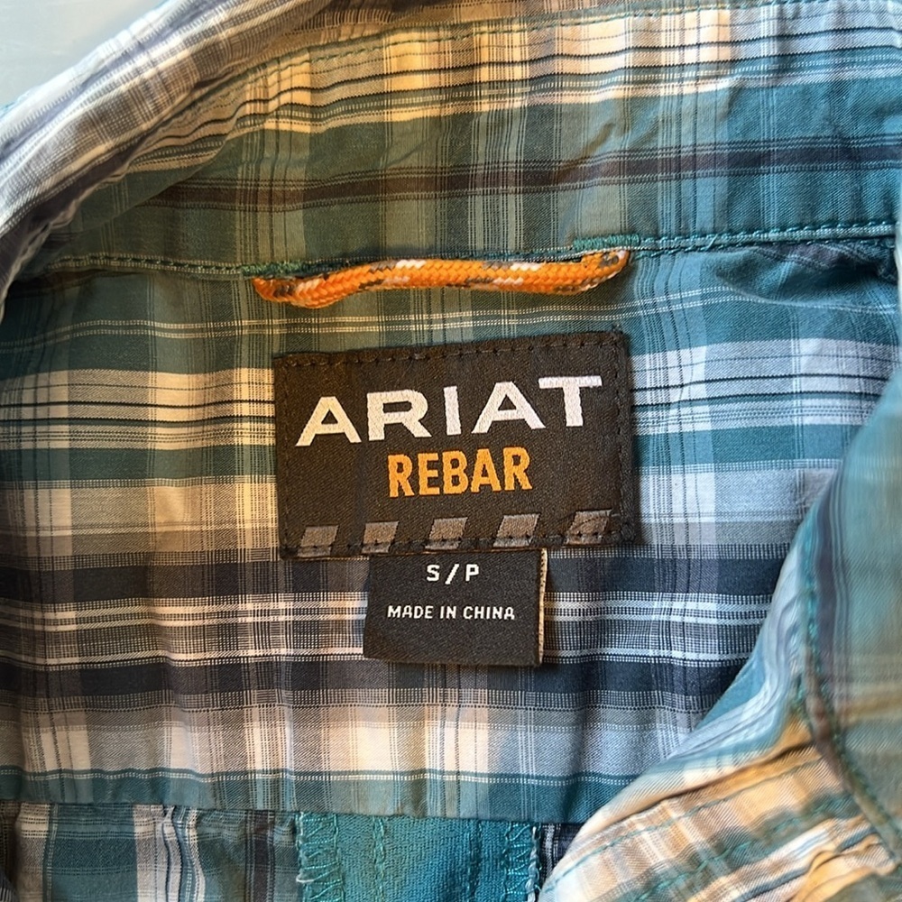 Ariat Rebar Plaid Button
Blue and White Casual Button Down Shirt Small - Picture 4 of 7